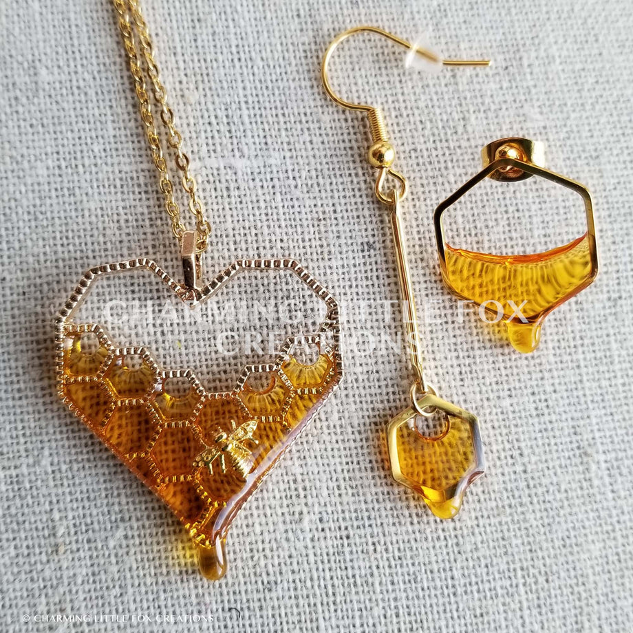 Dripping honey heart bee necklace discount
